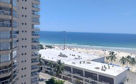 Apto Pitangueiras Pé na Areia e Vista do Mar